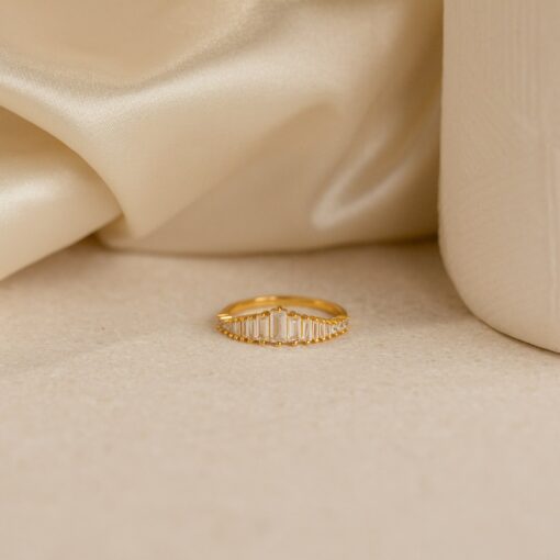 Art Deco Diamond Ring Vintage Elegance for the Modern Bride - Image 5