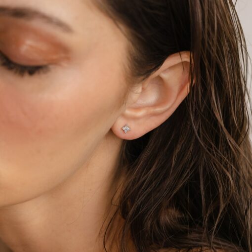 Captivating Ivy Flower Stud Earrings Minimalist Elegance for Everyday Glamour - Image 4