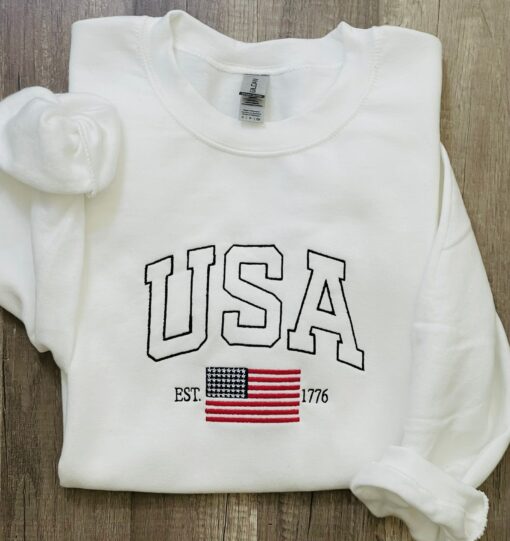 Embroidered American Flag Sweatshirt A Patriotic Symbol of Pride and Unity - Image 3
