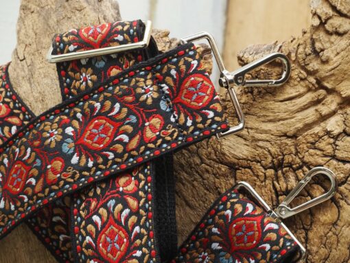 Vintage-Inspired Crossbody Guitar Bag A Symphony of Style and Functionality - Image 4