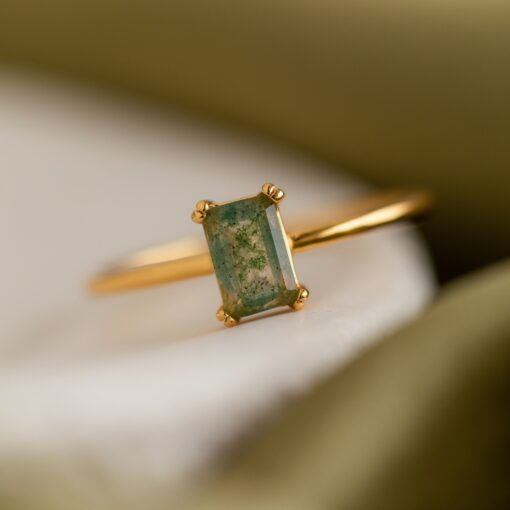 Vintage Art Deco Agate Emerald Ring A Timeless Promise of Love - Image 3