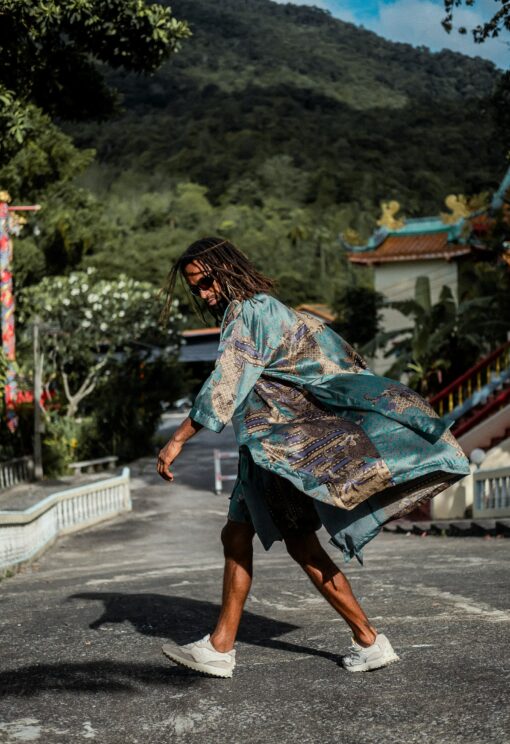 Exquisite Emerald Silk Kimono Embrace Bohemian Elegance - Image 2