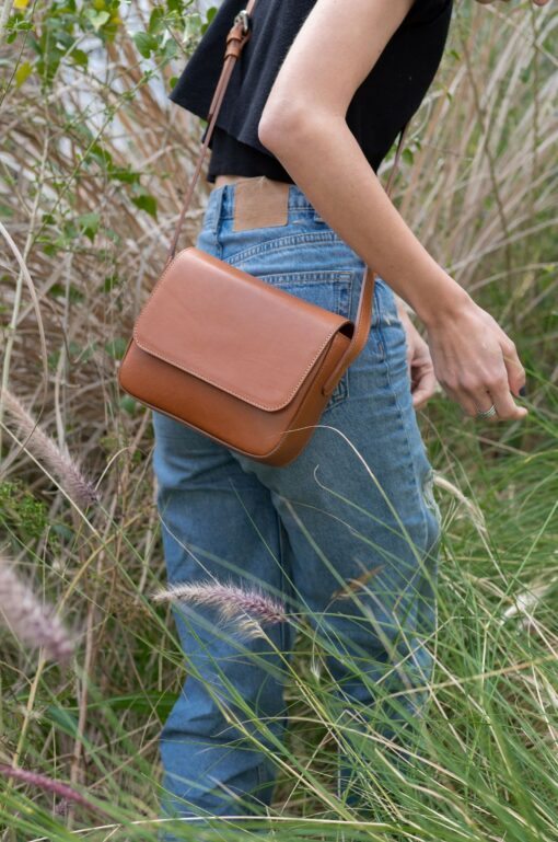 Timeless Leather Shoulder Bag Elevate Your Style with Classic Elegance - Image 3