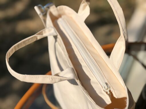 Embroidered Daisy Delight Handcrafted Canvas Tote for Summer Vibes - Image 4