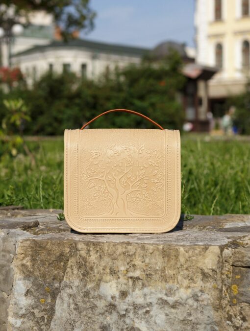 Exquisite Handmade Leather Tote A Timeless Gift for the Discerning Lady - Image 3