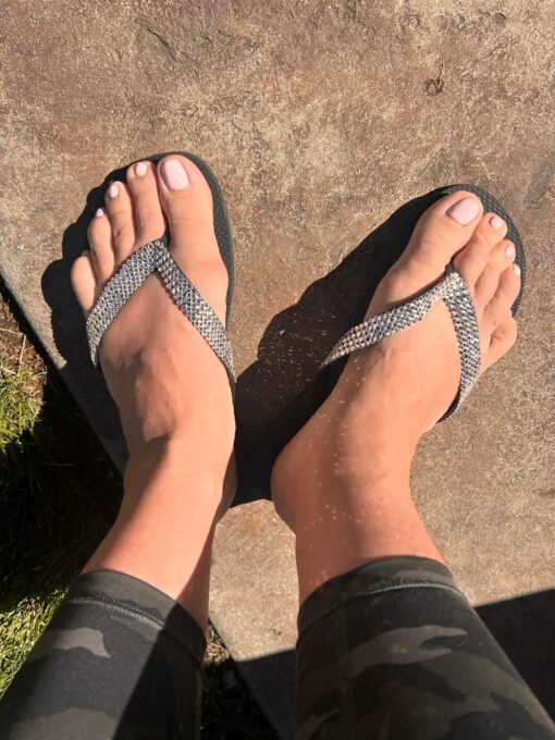 Crystal-Embellished Havaianas Elevate Your Summer Style - Image 5