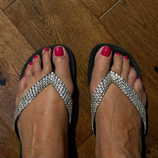 Crystal-Embellished Havaianas Elevate Your Summer Style - Image 6