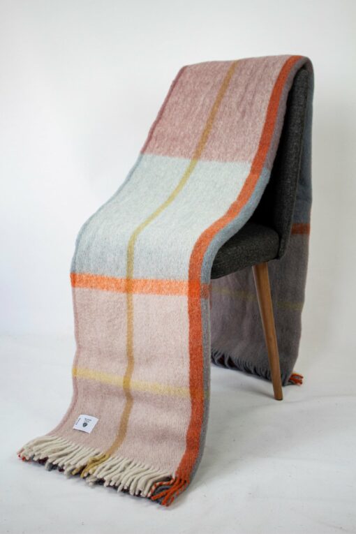Luxurious 78.5"x86.5" Green/Purple Tartan Plaid Wool Blanket Ultimate Warmth and Style - Image 4
