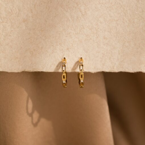 Caitlyn Minimalist Link Hoop Earrings Timeless Elegance for Everyday Glamour - Image 3