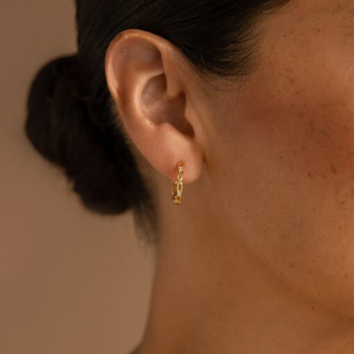 Caitlyn Minimalist Link Hoop Earrings Timeless Elegance for Everyday Glamour - Image 2