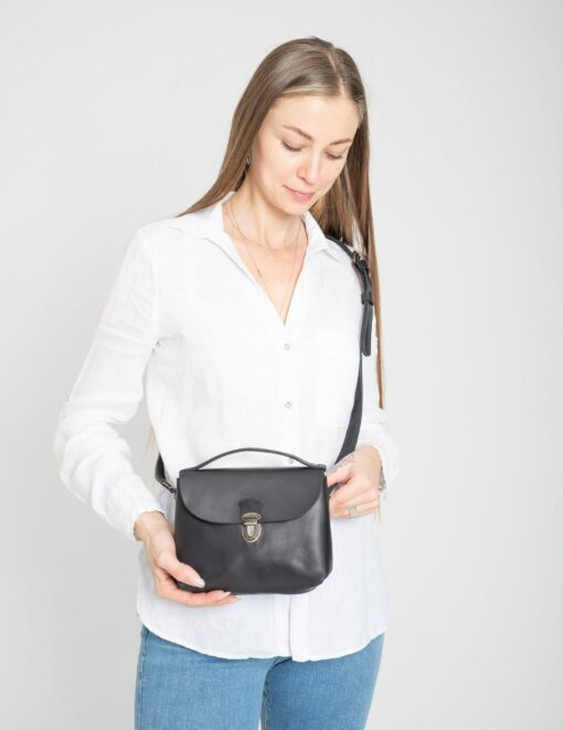 Exquisite Mini Leather Crossbody Bag A Timeless Accessory for the Modern Woman - Image 2