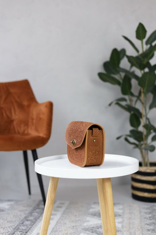 Exquisite Handmade Leather Shoulder Bag A Timeless Gift for Her - Image 4