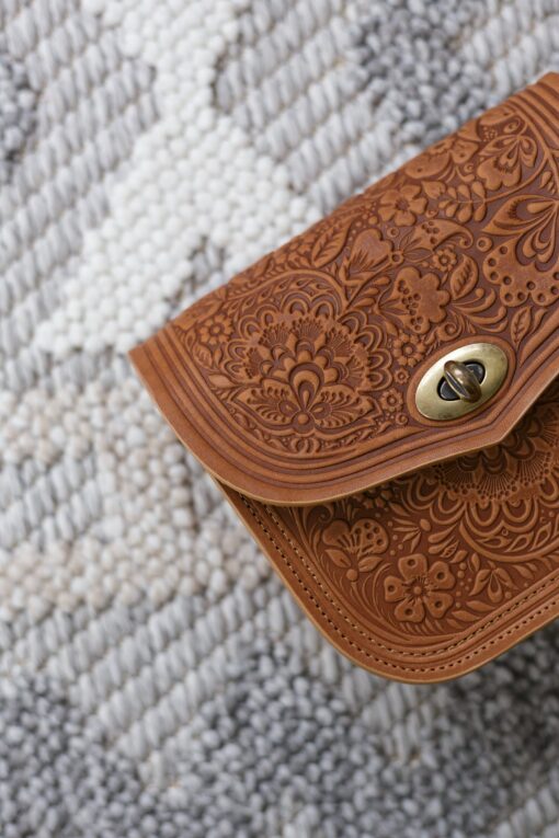 Exquisite Handmade Leather Shoulder Bag A Timeless Gift for Her - Image 2