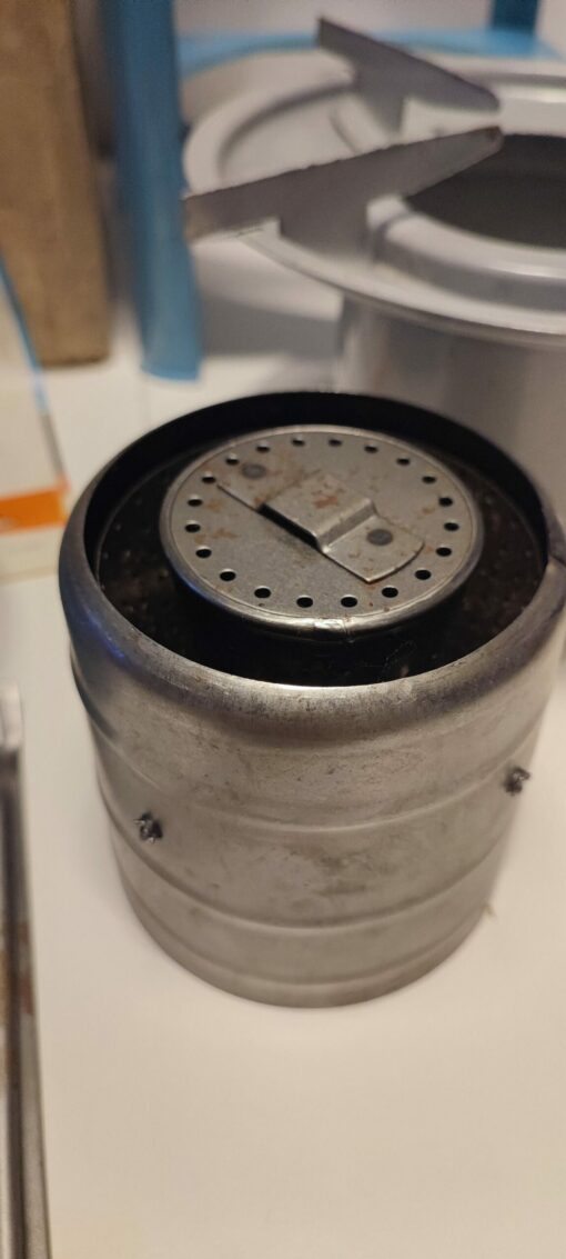 Vintage Kerosene Stove A Rare and Nostalgic Outdoor Companion - Image 4