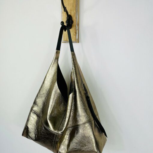Spacious and Stylish The Ultimate Leather Hobo Shoulder Bag with Secure Zip Pocket - Image 4