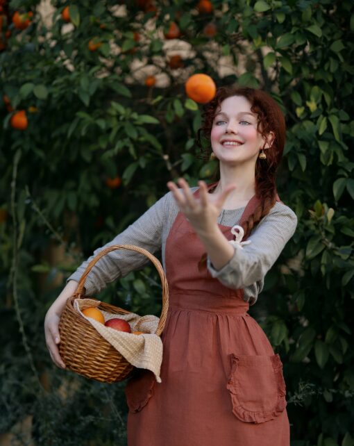 Customizable Linen Apron with Ruffle and Pockets A Stylish and Practical Gift for All - Image 2