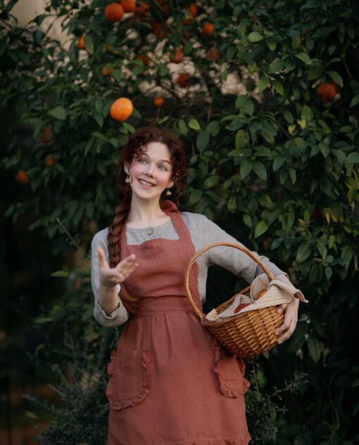 Customizable Linen Apron with Ruffle and Pockets A Stylish and Practical Gift for All - Image 3