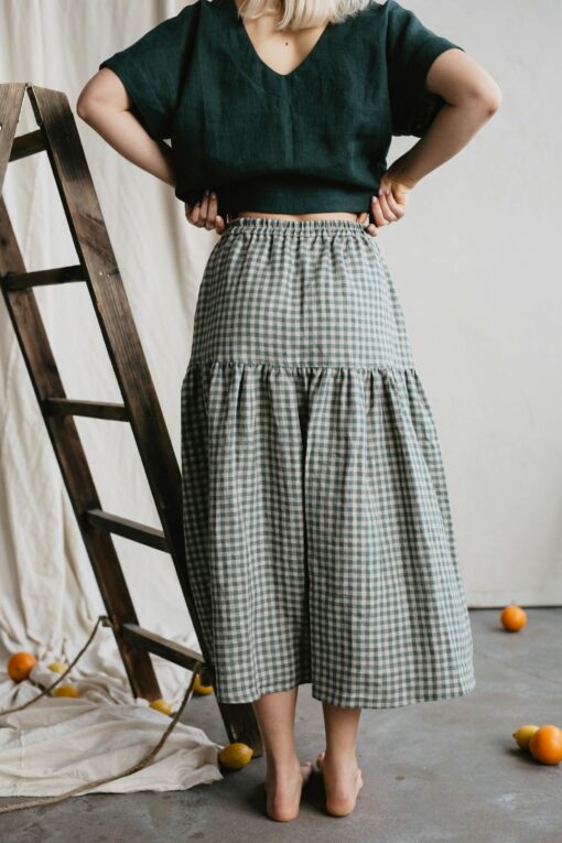 VAKARE Elegant Long Linen Skirt in Green Gingham for Women - Image 4