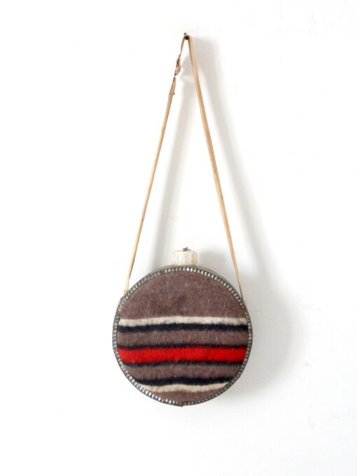 Vintage Saddle Blanket Canteen A Timeless Companion for Your Adventures - Image 2