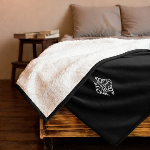 Cozy Comfort, Personalized Embroidered Monogram Sherpa Blanket for Cherished Moments - Image 6