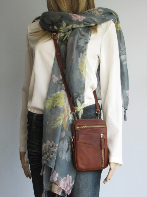 Unleash Your Style The Ultimate Leather Phone Bag for Festivals and Beyond - Image 3