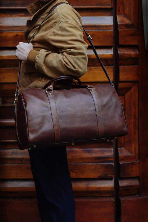 Premium Leather Travel Companion Your Ultimate Weekender and Gym Buddy - Image 2
