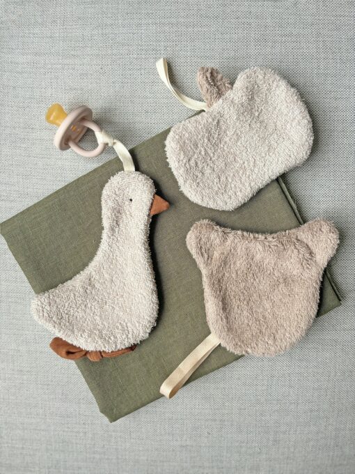 Adorable Pacifier Clip and Blanket Holder for Baby's Comfort and Style - Image 3