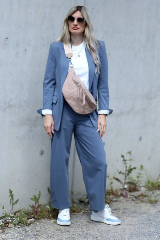 Maxi Leather Crossbody Bag Elevate Your Style with Versatility and Comfort - Image 2