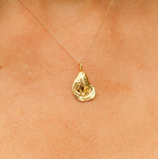 Captivating Gold Oyster Necklace Embrace the Enchanting Ocean's Embrace - Image 4