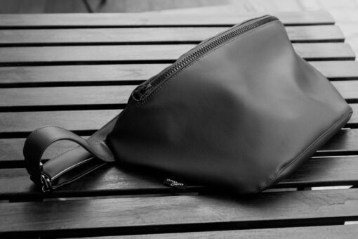 Versatile Vegan Leather Bum Bag Your Eco-Friendly Companion for Hands-Free Adventures - Image 3
