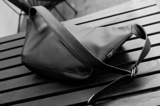 Versatile Vegan Leather Bum Bag Your Eco-Friendly Companion for Hands-Free Adventures - Image 4