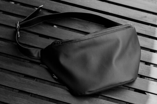 Versatile Vegan Leather Bum Bag Your Eco-Friendly Companion for Hands-Free Adventures - Image 2