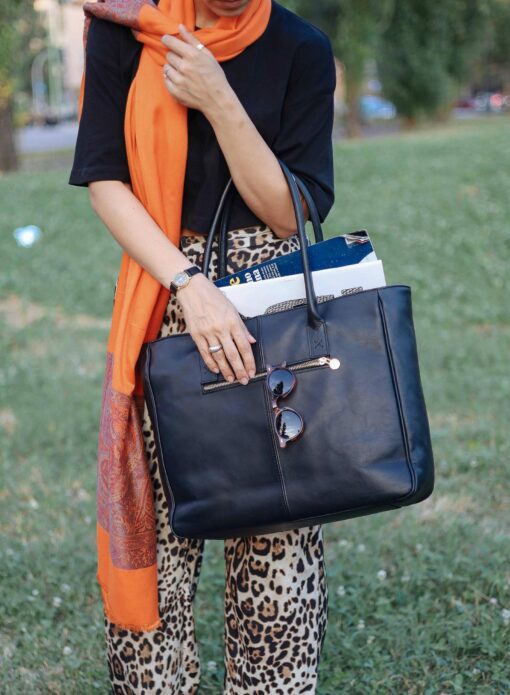 Exquisite Italian Leather Handbag Handmade Elegance for the Modern Woman - Image 3