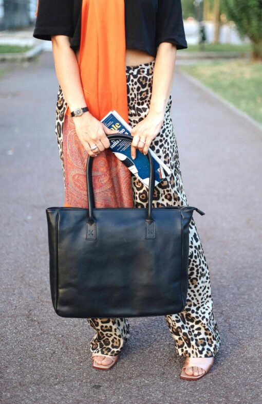 Exquisite Italian Leather Handbag Handmade Elegance for the Modern Woman - Image 2