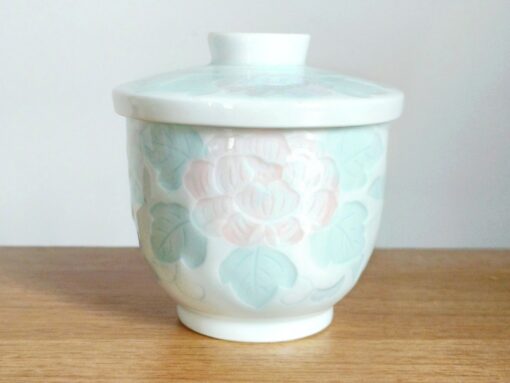 Exquisite Kutani Tea Cup 7.4oz Porcelain Masterpiece with Lid, Adorned with Roses and Leaf Motif - Image 2
