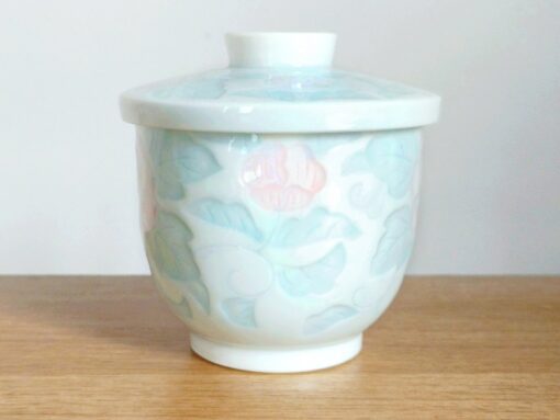Exquisite Kutani Tea Cup 7.4oz Porcelain Masterpiece with Lid, Adorned with Roses and Leaf Motif - Image 3