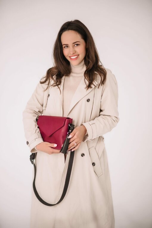 Chic and Versatile Bordo Leather Crossbody Bag with Hanging Toiletry Pouch - Image 6