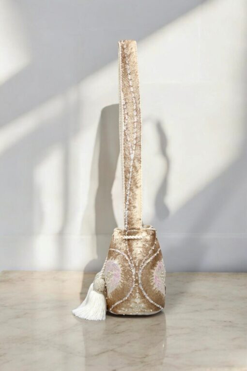 Best-Selling Wayuu Bucket Bag Handcrafted Colombian Crossbody Purse with Intricate White Cross Design - Image 2