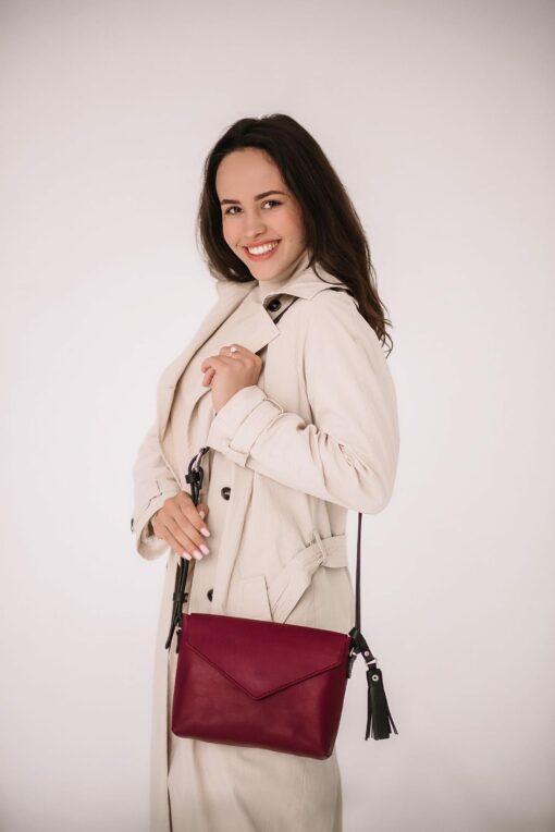 Chic and Versatile Bordo Leather Crossbody Bag with Hanging Toiletry Pouch - Image 2