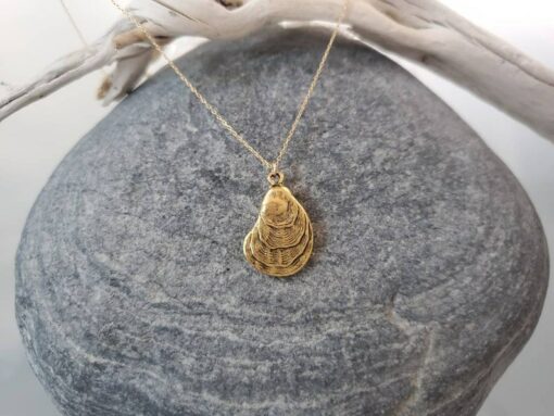 Captivating Gold Oyster Necklace Embrace the Enchanting Ocean's Embrace