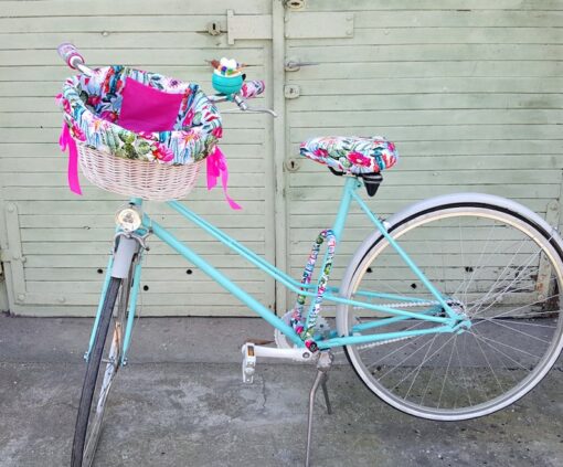 Cacti Bicycle Set Ride with Desert Flair