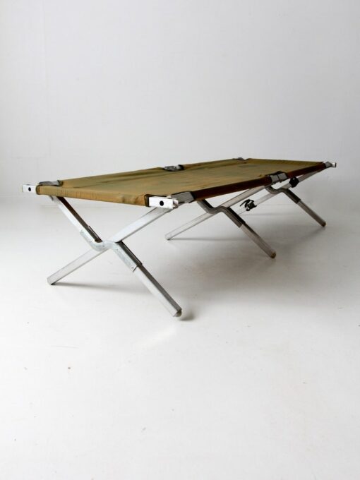 Vintage X-Frame Cot Timeless Elegance for Your Little One's Slumber