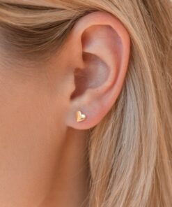 Sparkling Heart Studs Timeless Elegance for Every Occasion