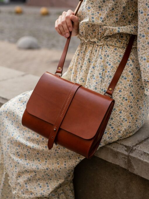 Copper Leather Crossbody Bag The Perfect Accessory for Style and Convenience