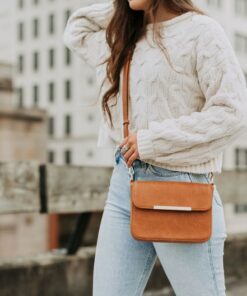 Chic Leather Crossbody Elevate Your Style with Detachable Straps and a Touch of Luxury