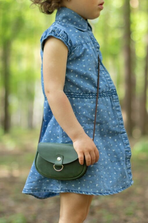 Adorable Mini Leather Crossbody Bag for Little Girls A Stylish and Practical Accessory