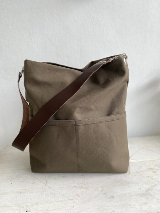 Versatile Canvas Tote Bag A Stylish and Practical Companion for Women