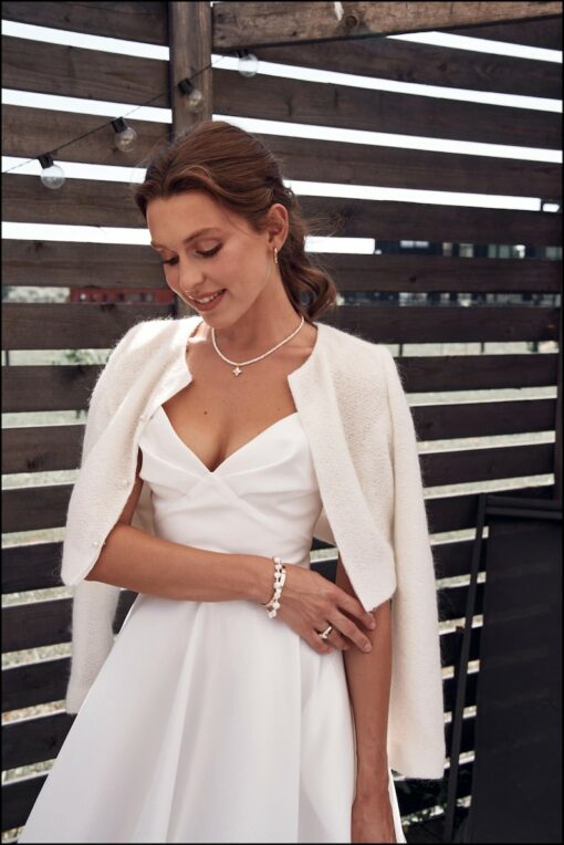 Enchanting Bridal Wool Coat Warmth and Elegance for Your Special Day