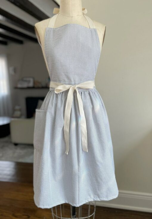 Vintage-Inspired Seersucker Apron A Timeless Kitchen Companion