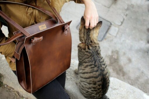 Chic Vegan Leather Shoulder Bag The Perfect Tote for Everyday Style